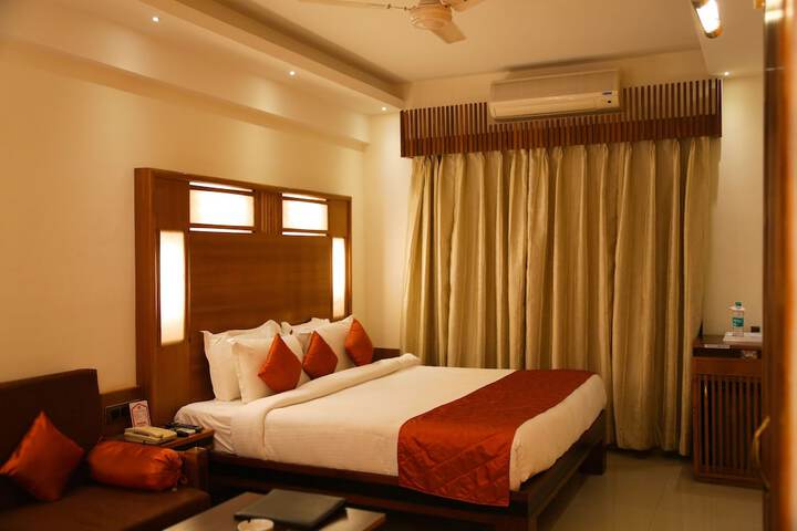 Room 8 of 19