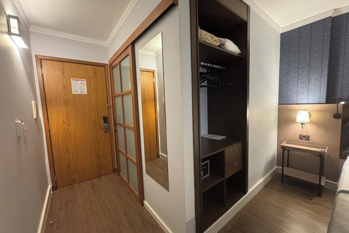 Room 23 of 42