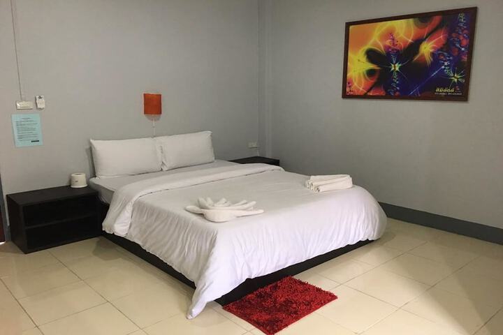 Room 5 of 18
