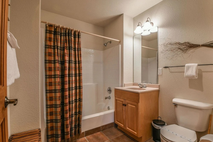 Room 9 of 29