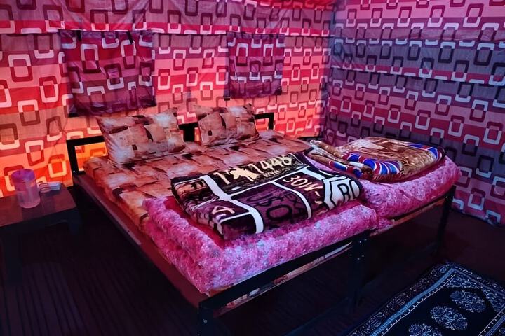 Room 2 of 8