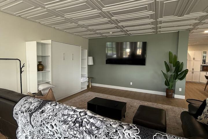 Room 35 of 91
