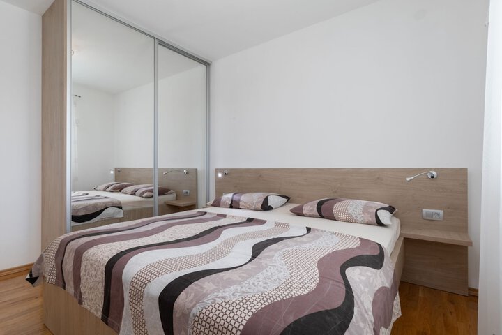 Room 6 of 45