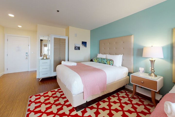 Room 14 of 80