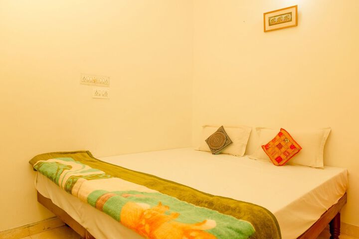 Room 5 of 63