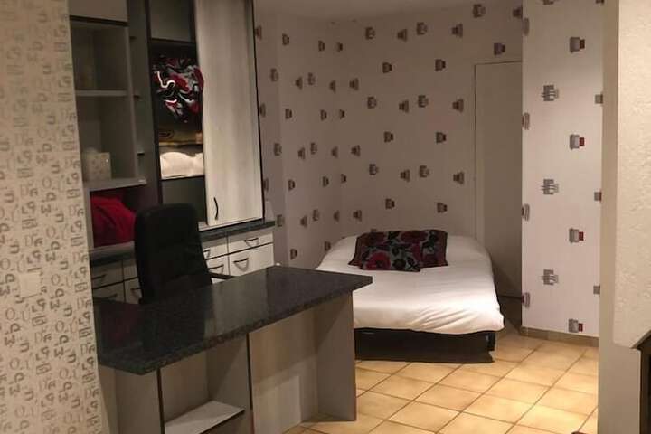 Room 8 of 28