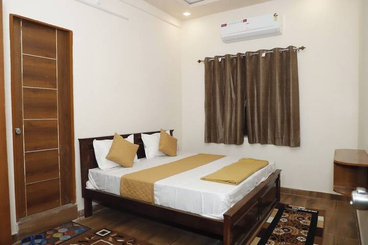 Room 3 of 18