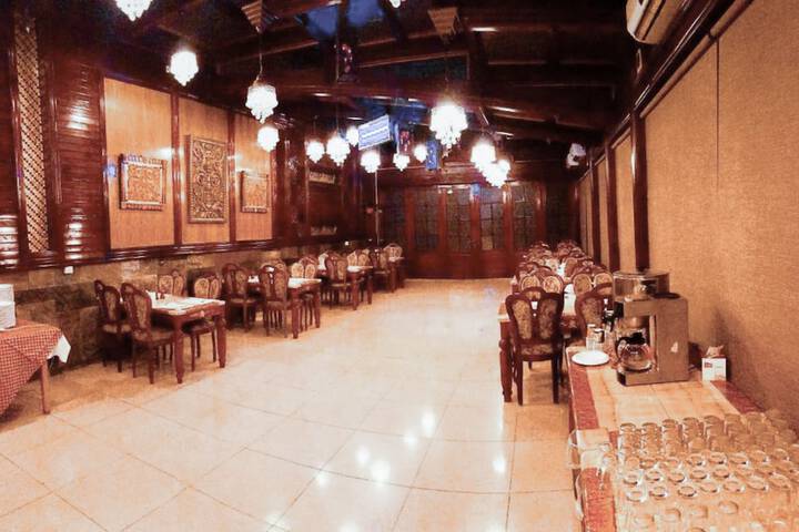 Dining 20 of 21