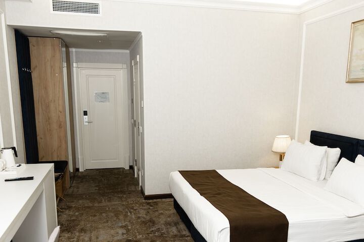Room 35 of 93