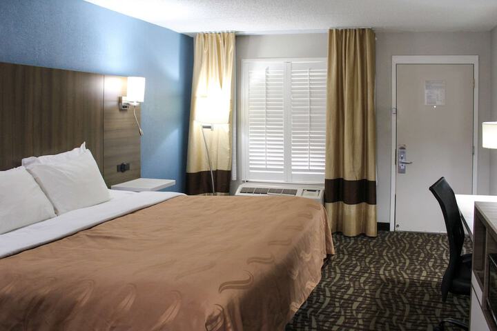 1 King Bed (6 of 6)