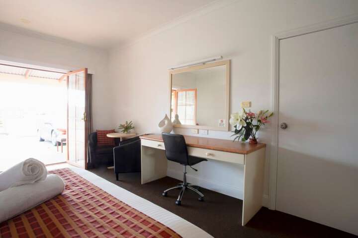 Room 4 of 48