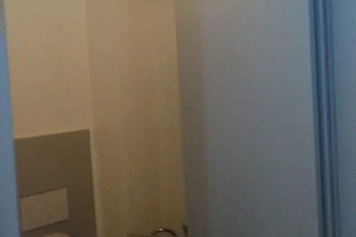 Room 8 of 9