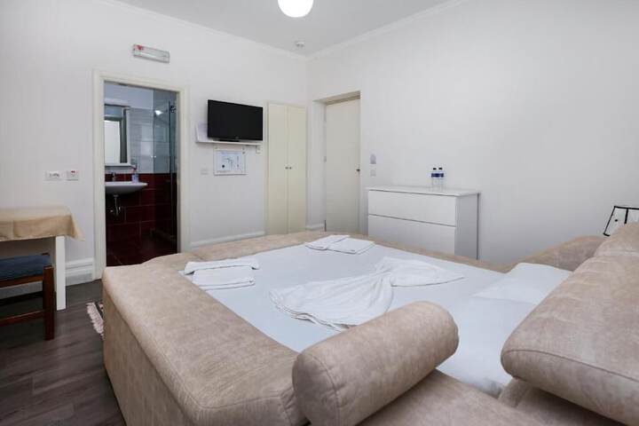 Room 45 of 122