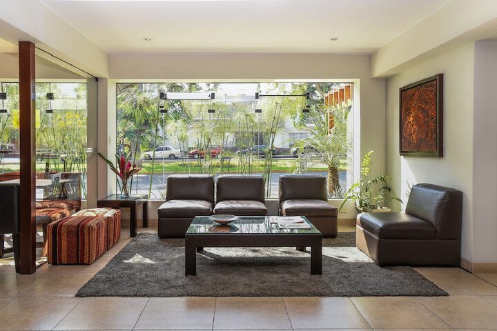 Entrance & Lobby
