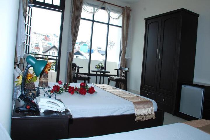 Room 2 of 6
