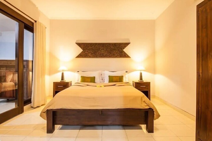 Room 4 of 33