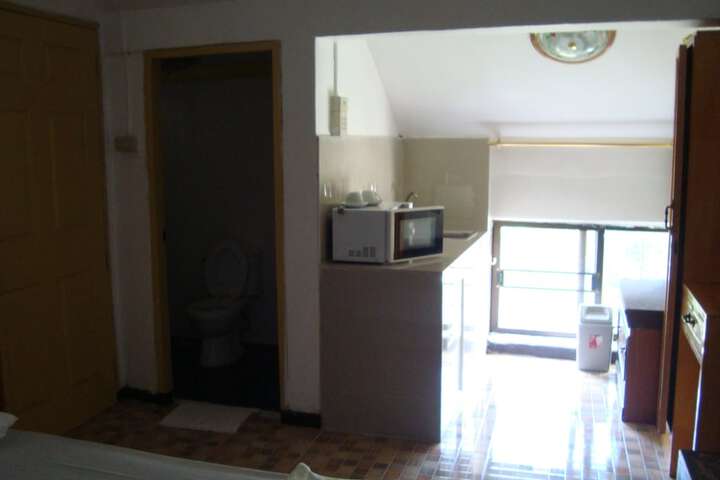 Room 27 of 86