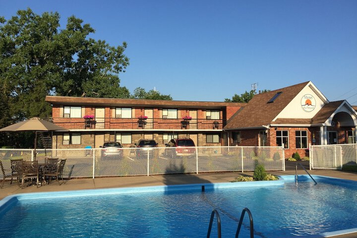 Pool 18 of 28