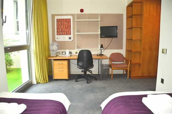 Room 8 of 32