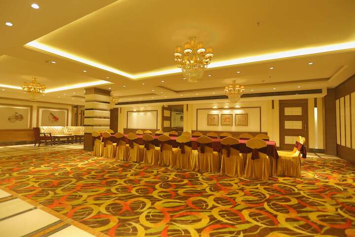 Ballroom/Hall 65 of 74