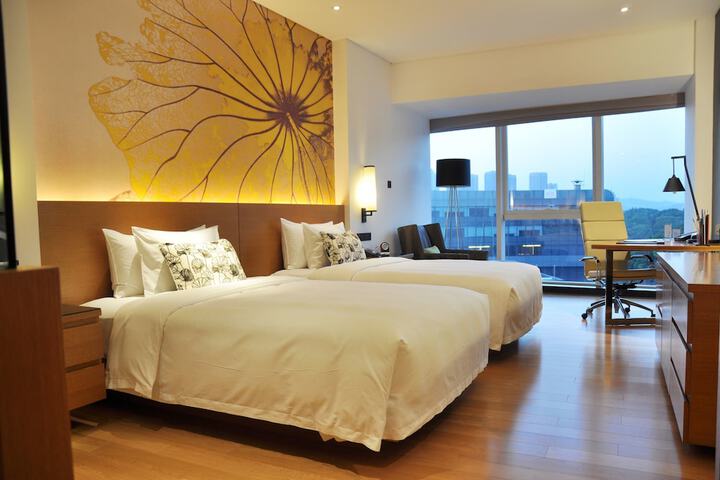 Room 5 of 38