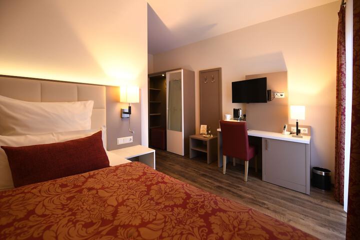 Room 35 of 53