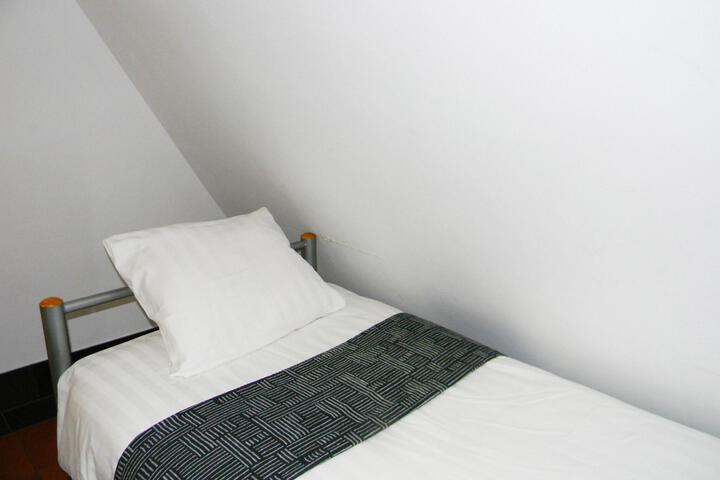 Room 87 of 162