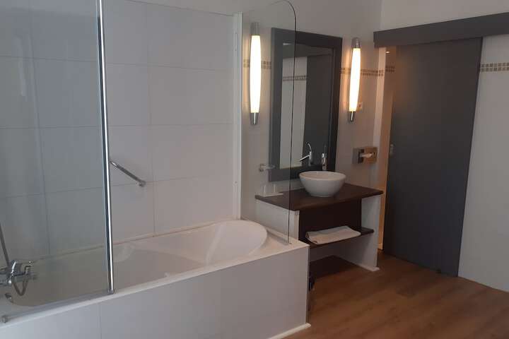 Room 32 of 45