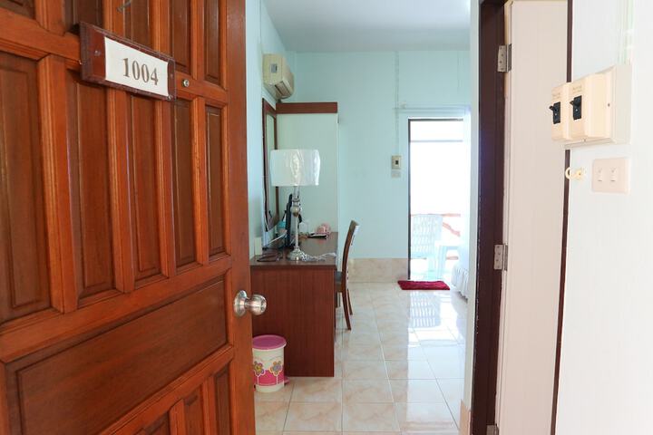 Room 8 of 202