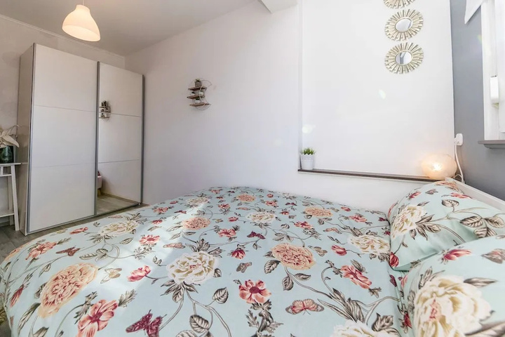 Room 4 of 13