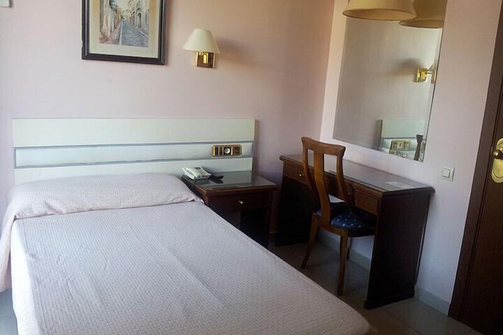 Room 7 of 42