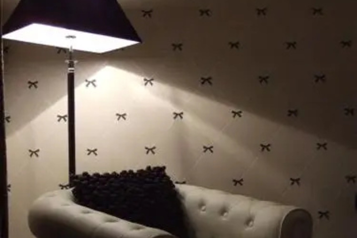 Room 9 of 12