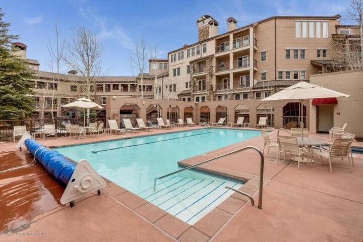 Ski in Ski Out, 3 Bedroom Luxury Residence In The Heart of Snowmass Village in Snowmass Village, CO