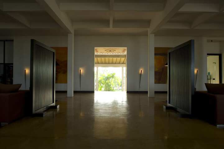 Entrance & Lobby