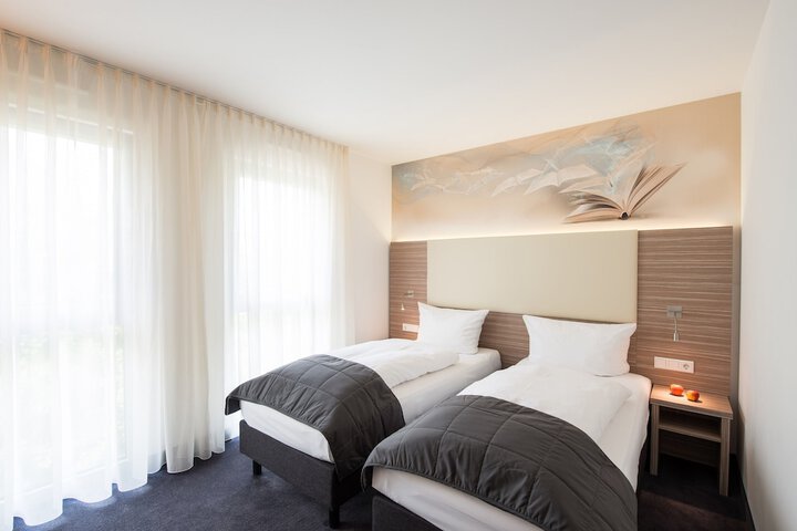 Room 9 of 44