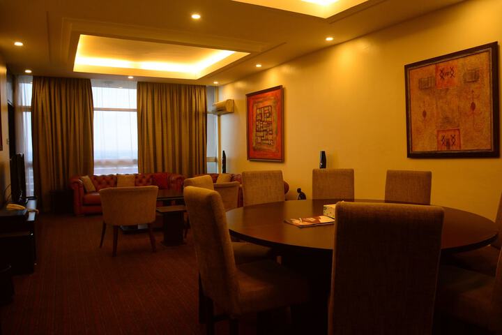 Room 15 of 48