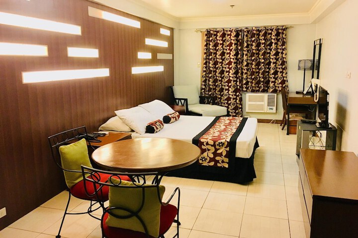 Room 3 of 80