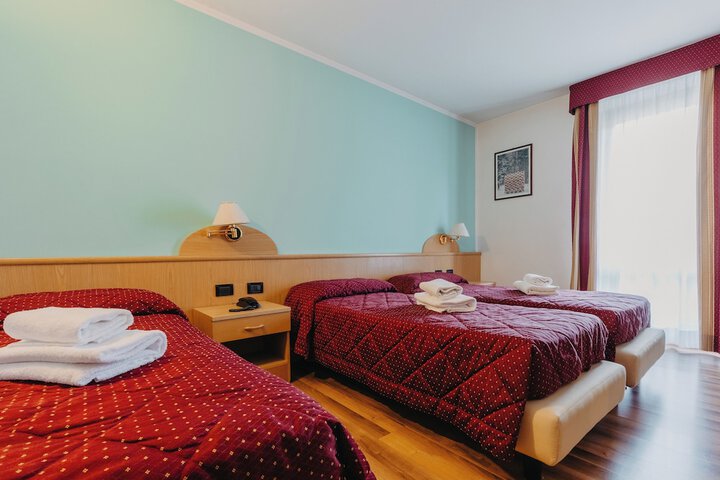Room 8 of 15