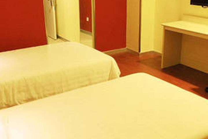 Room 15 of 26