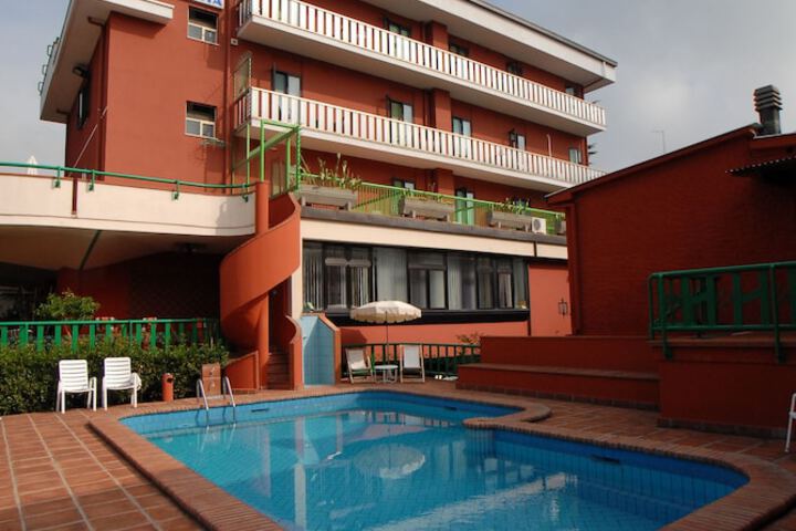 Pools & Facilities