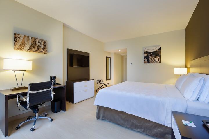 Room 3 of 53