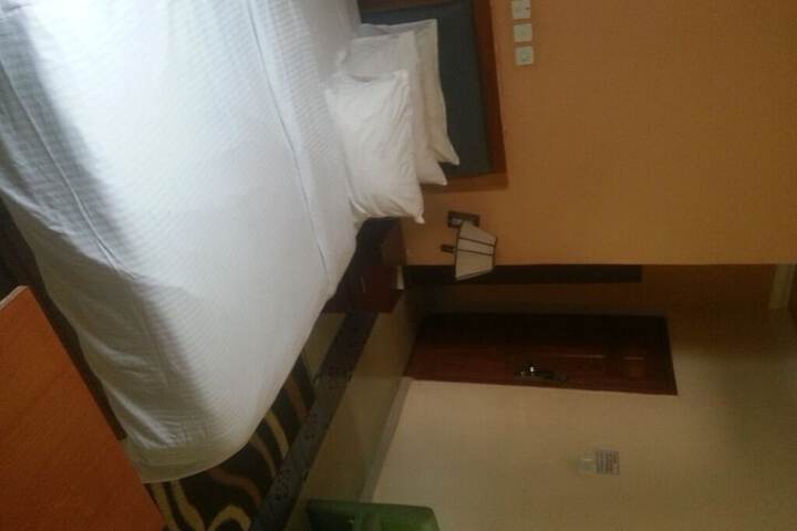 Room 12 of 39