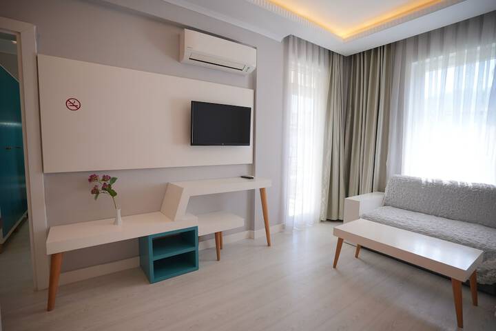 Lounge 64 of 80