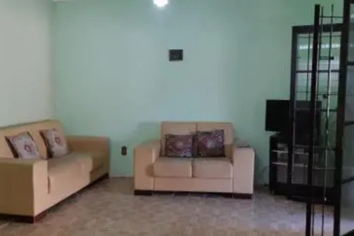 Room 5 of 18