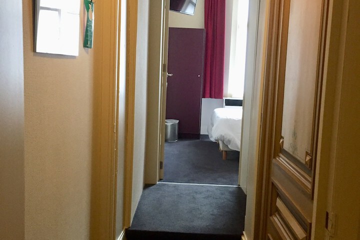 Room 5 of 44