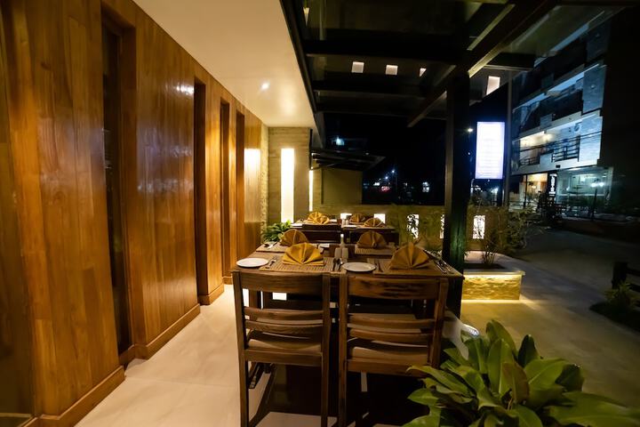 Dining 26 of 60