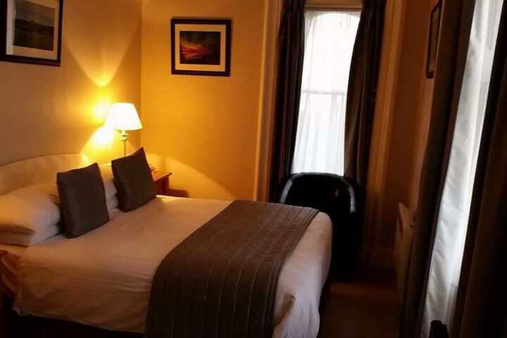 Room 8 of 31