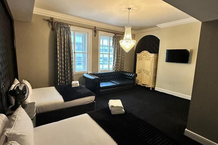 Room 68 of 171