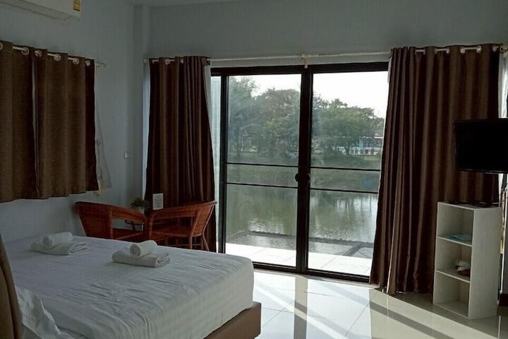 Room 10 of 27