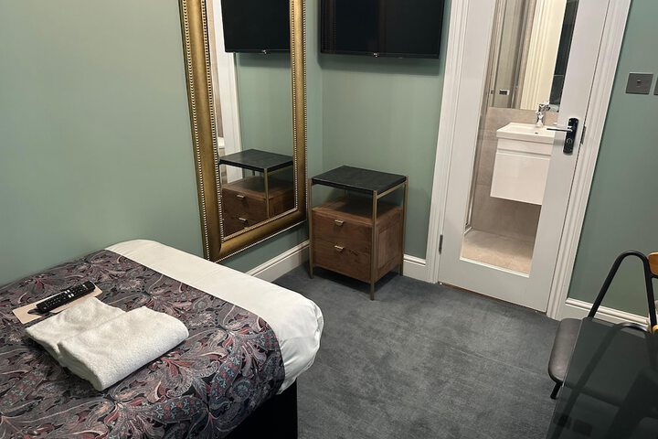 Room 35 of 89